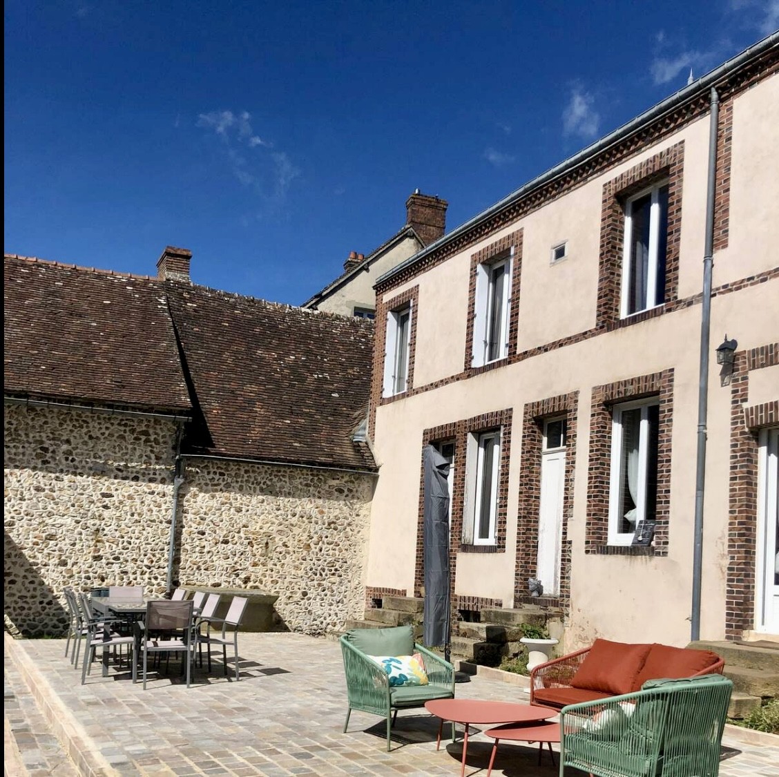 Espaces extérieurs du Relais de Champrond dans le Perche